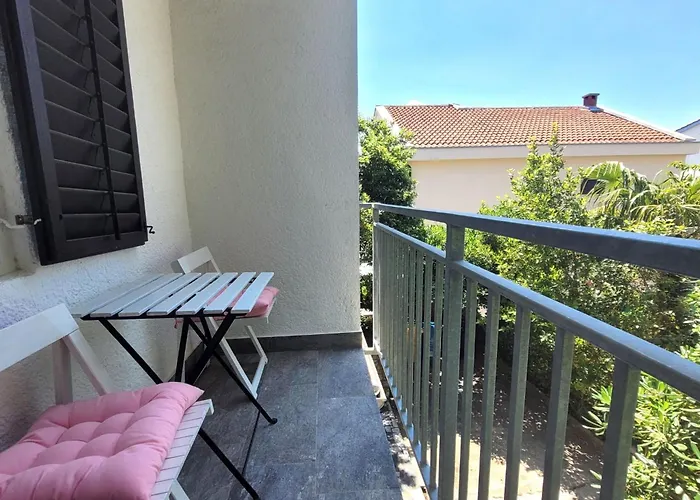 Loncar By Interhome Lägenhet Krk Town